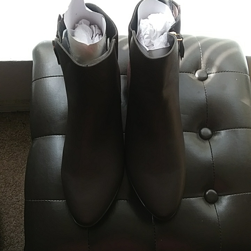 *NWT*The Adrianne Bootie by Comfortview® in  Dark Brown - Picture 4 of 10